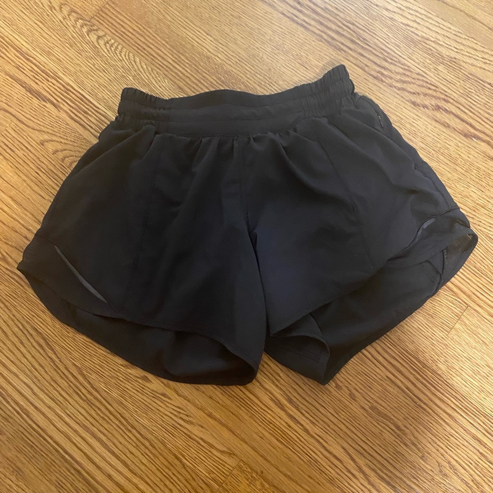 Lululemon Hotty Hot Shorts 4'